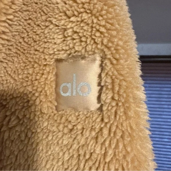 ALO Yoga Tan Sherpa Jacket - Picture 5 of 9